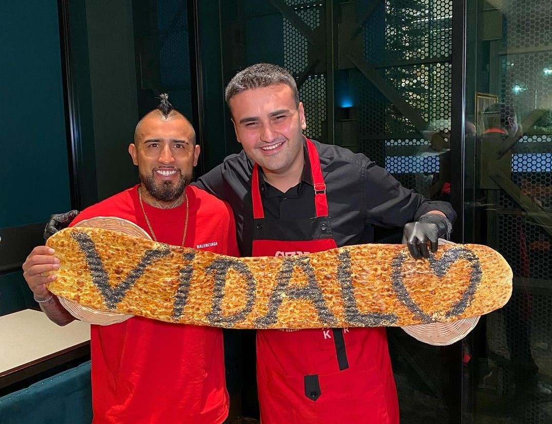 Sao bong da dung bua an khong lo cua dau bep Tho Nhi Ky hinh anh