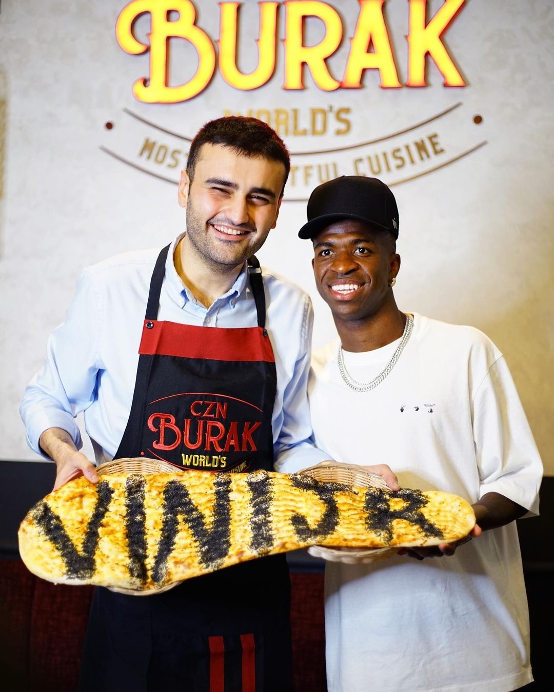 CZN Burak,  dau bep Burak Ozdemir,  Dani Alves,  Marcelo Vieira,  Vinicius Junior anh 1