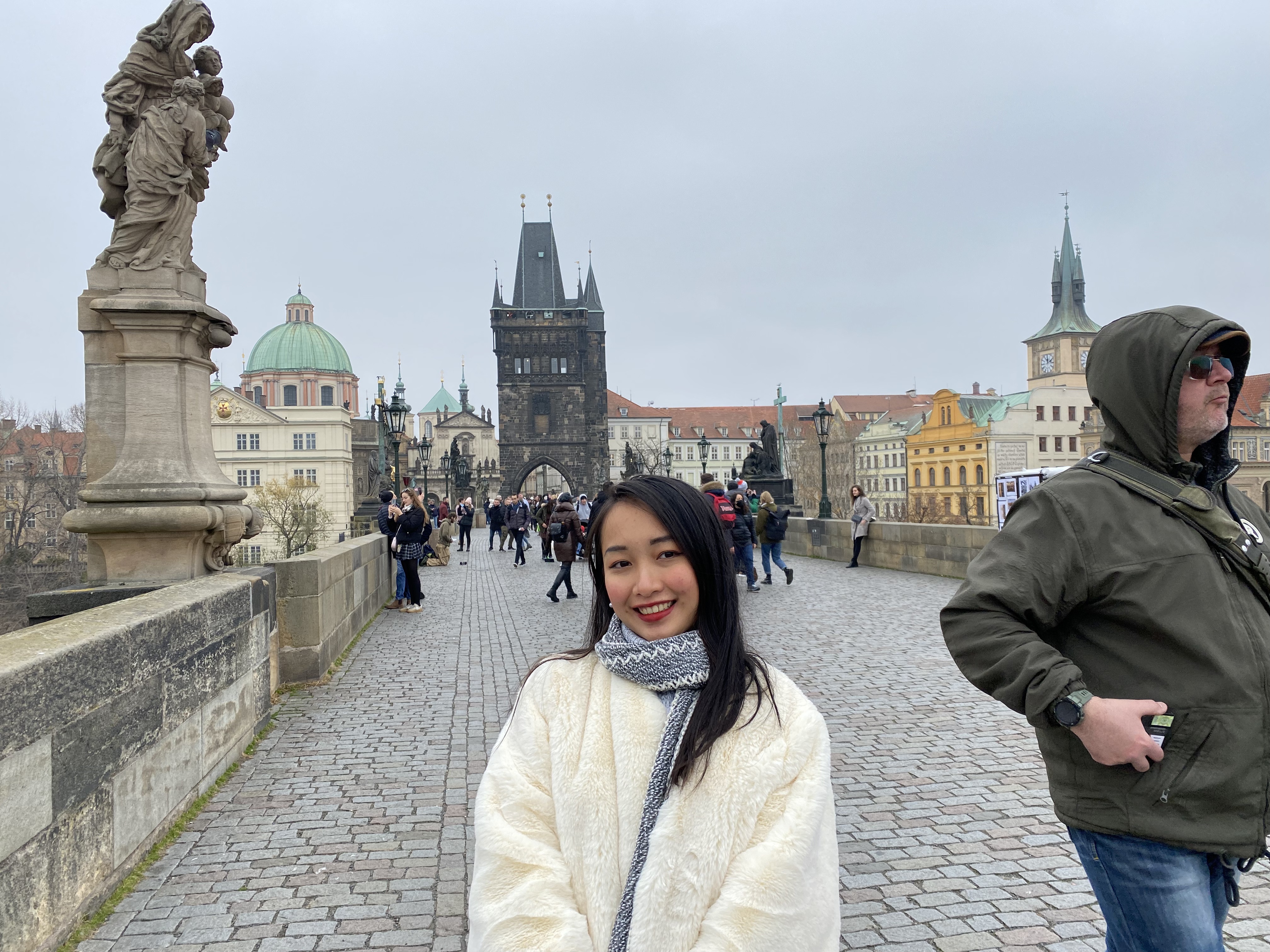 Co gai 22 tuoi di du lich mot minh den 22 nuoc hinh anh