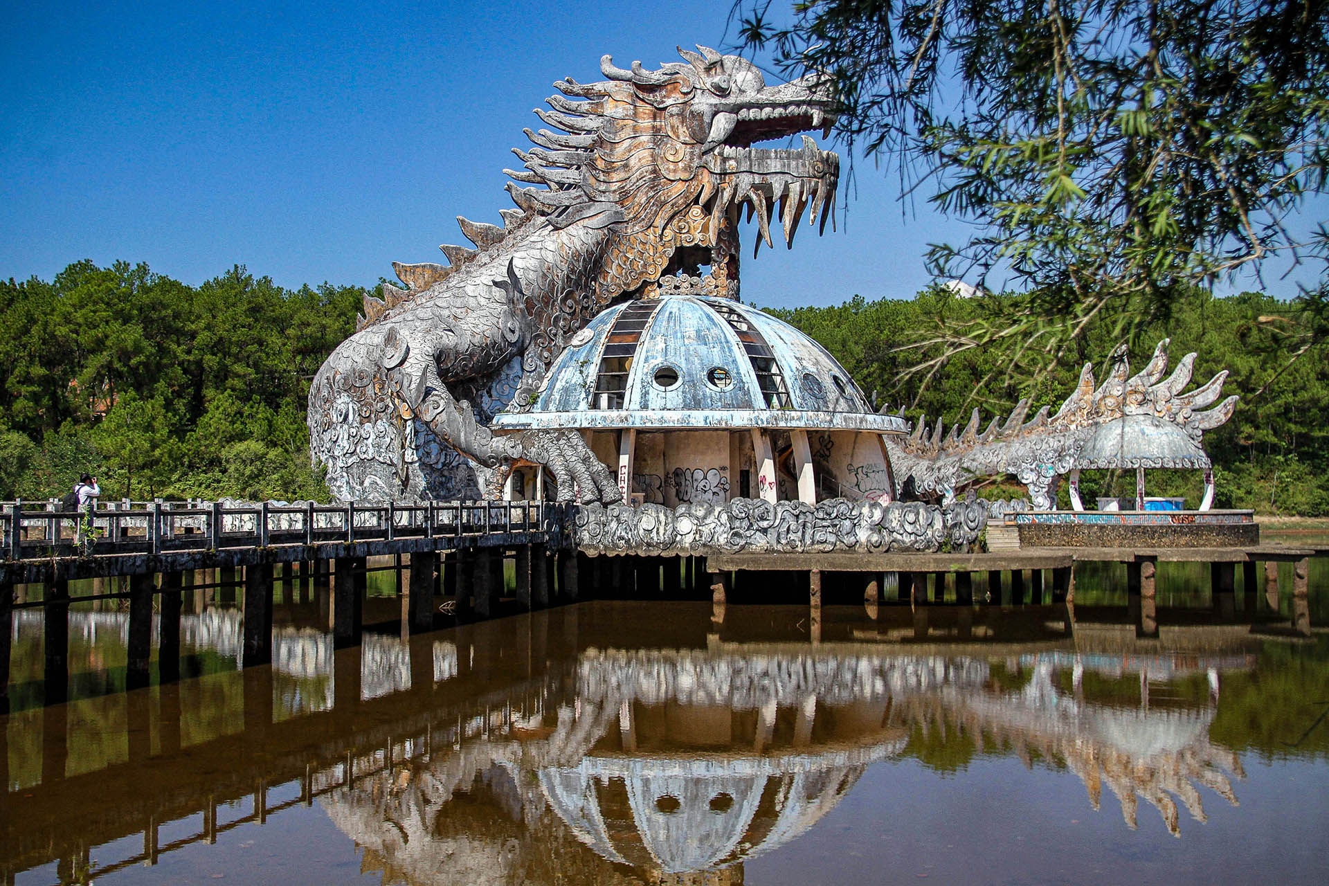 cong vien nuoc ho Thuy Tien,  cong vien bi bo hoang o Hue,  ho Thuy Tien,  cong vien bo hoang o Hue xuat hien trong MV quoc te anh 2