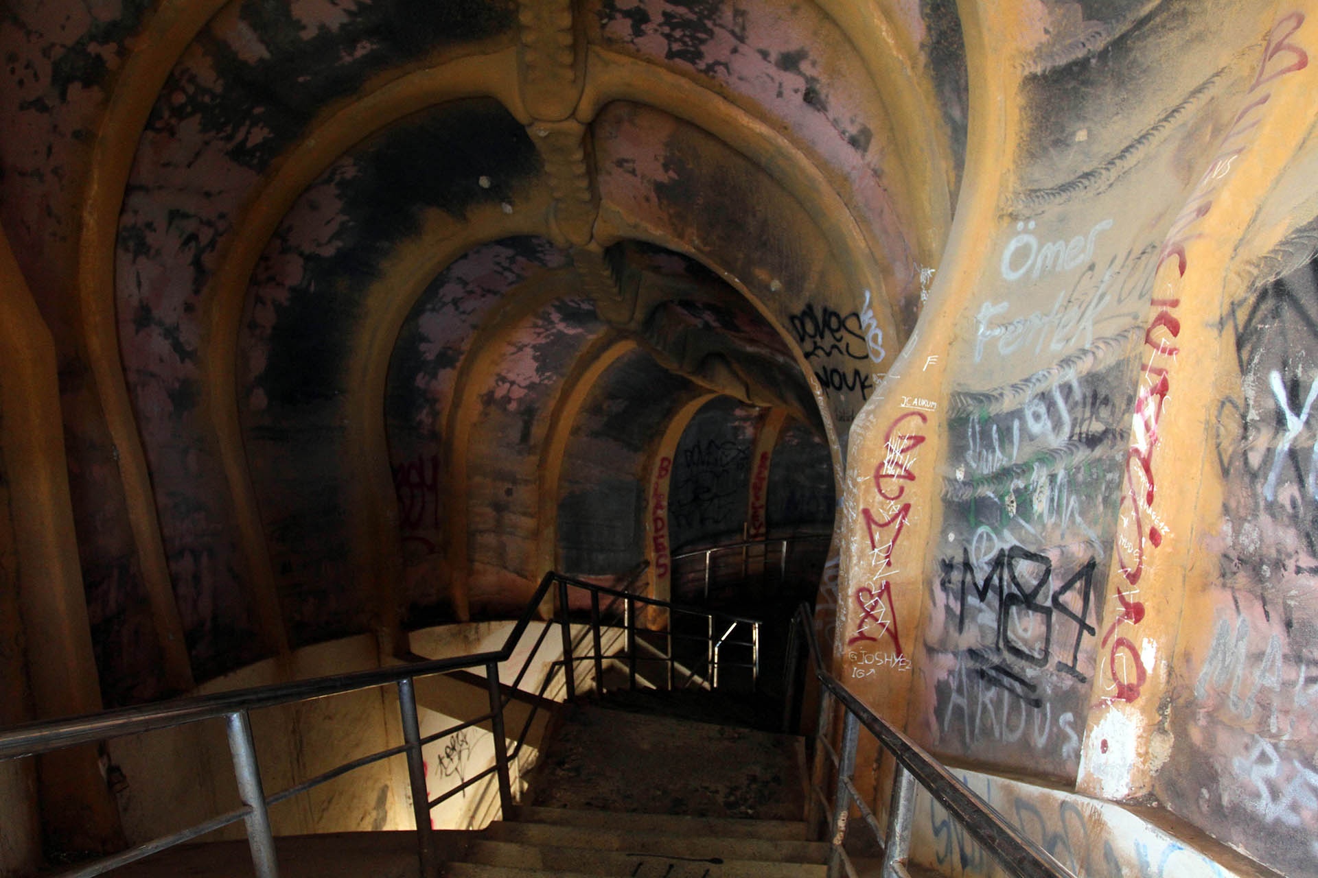 cong vien nuoc ho Thuy Tien,  cong vien bi bo hoang o Hue,  ho Thuy Tien,  cong vien bo hoang o Hue xuat hien trong MV quoc te anh 9