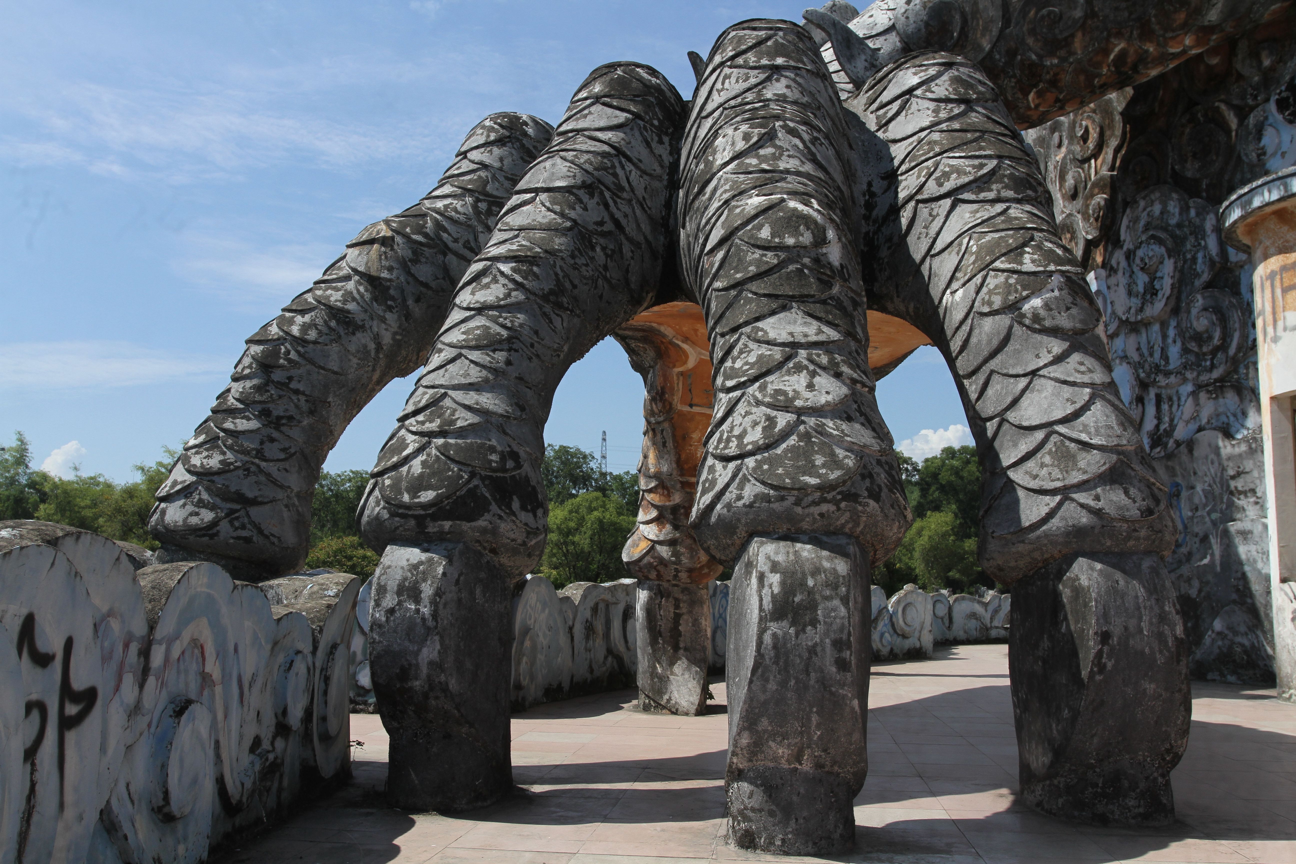 cong vien nuoc ho Thuy Tien,  cong vien bi bo hoang o Hue,  ho Thuy Tien,  cong vien bo hoang o Hue xuat hien trong MV quoc te anh 8