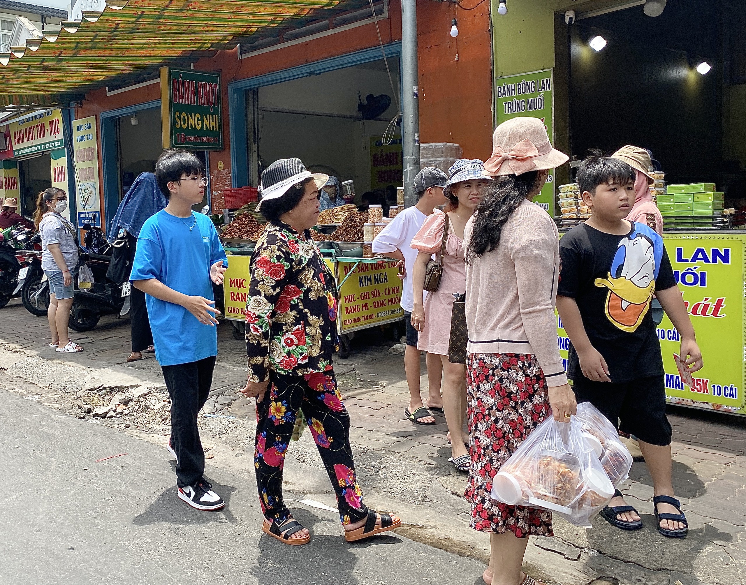 du lich he vung tau,  du lich bien vung tau,  Vung Tau nhon nhip vao cuoi tuan anh 2