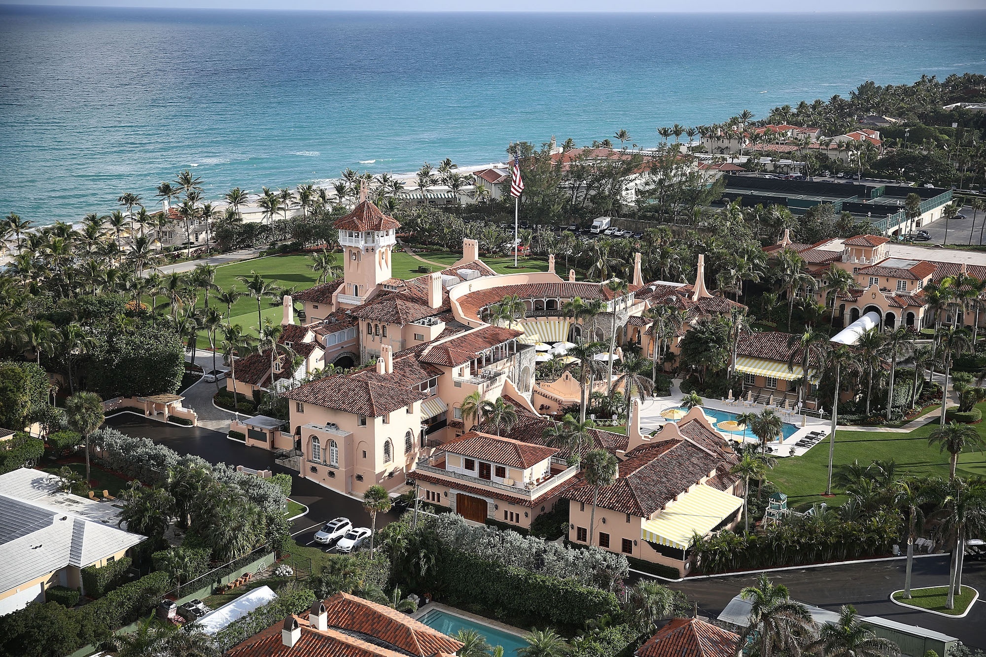Bên trong khu nghỉ dưỡng bị khám xét của Donal Trump,  resort của Donal Trump,  Khu nghỉ dưỡng Mar-a-Lago ảnh 2 Ben trong khu nghi duong bi kham xet cua Donal Trump,  resort cua Donal Trump,  Khu nghi duong Mar-a-Lago anh 2