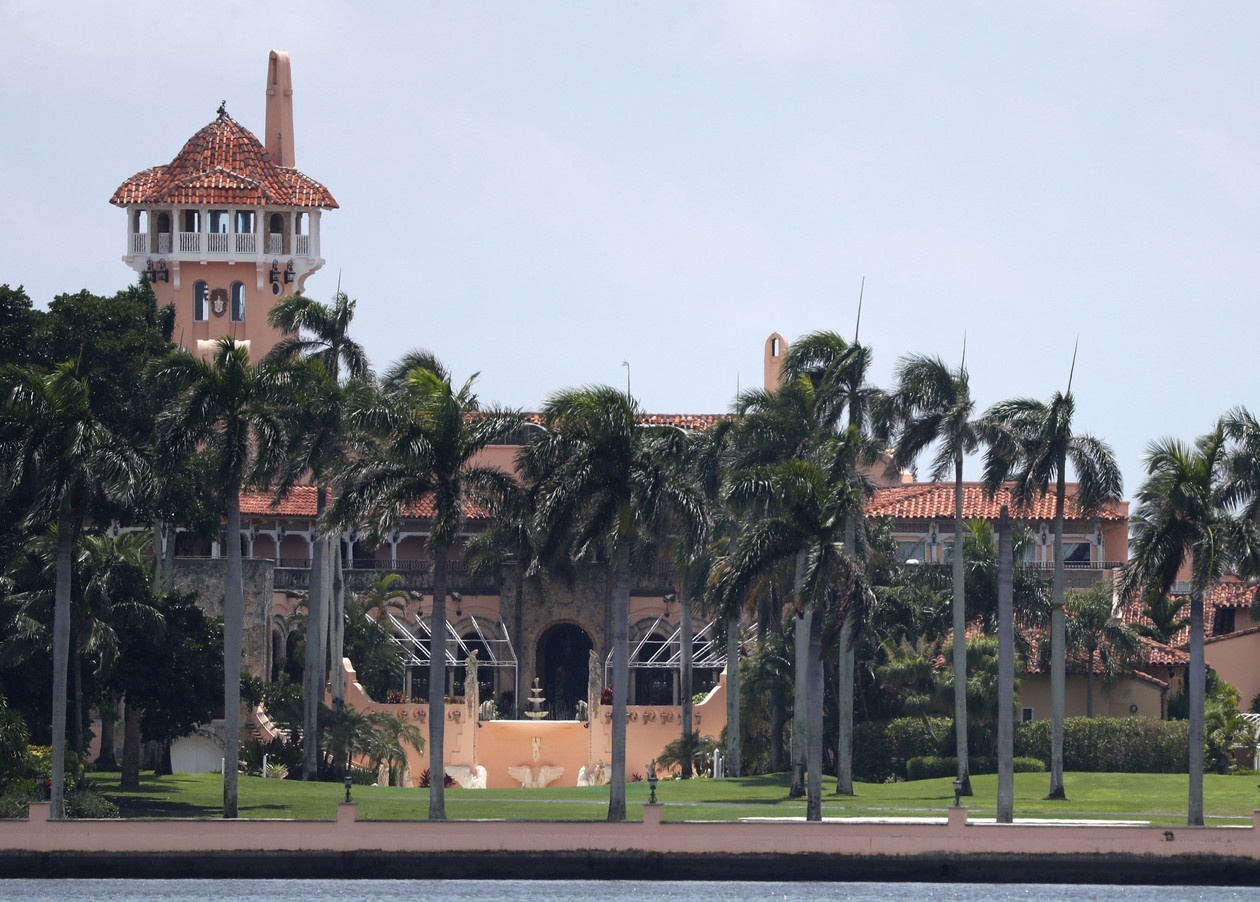 Bên trong khu nghỉ dưỡng bị khám xét của Donal Trump,  resort của Donal Trump,  Khu nghỉ dưỡng Mar-a-Lago ảnh 1 Ben trong khu nghi duong bi kham xet cua Donal Trump,  resort cua Donal Trump,  Khu nghi duong Mar-a-Lago anh 1