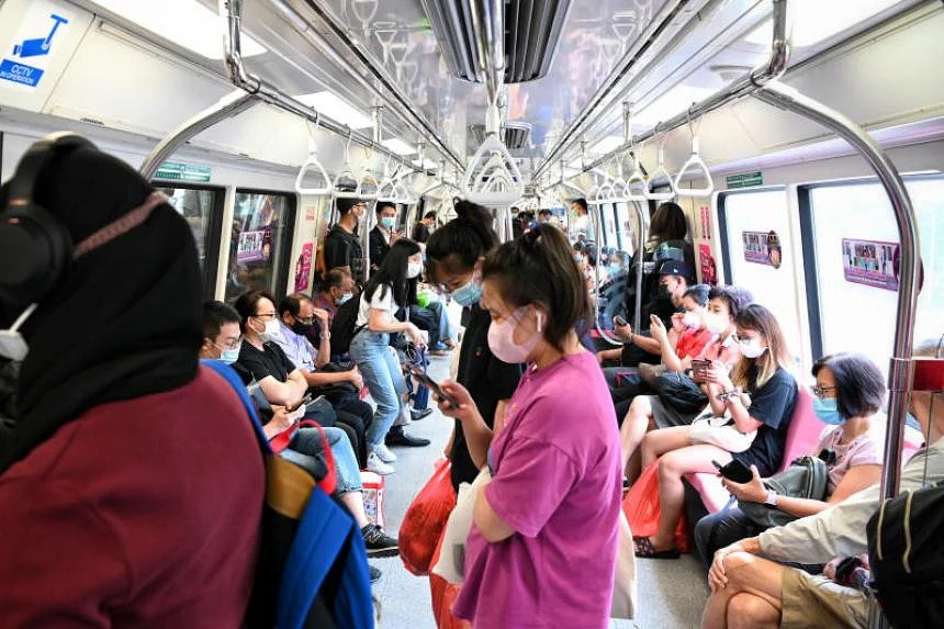 Singapore chi bat buoc deo khau trang o 2 noi hinh anh