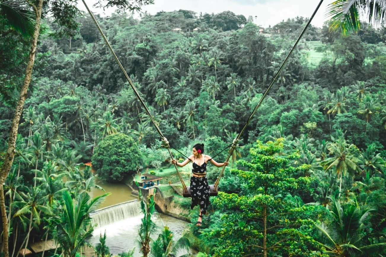 Du khach mac ket o Bali vi hang bay huy chuyen hinh anh