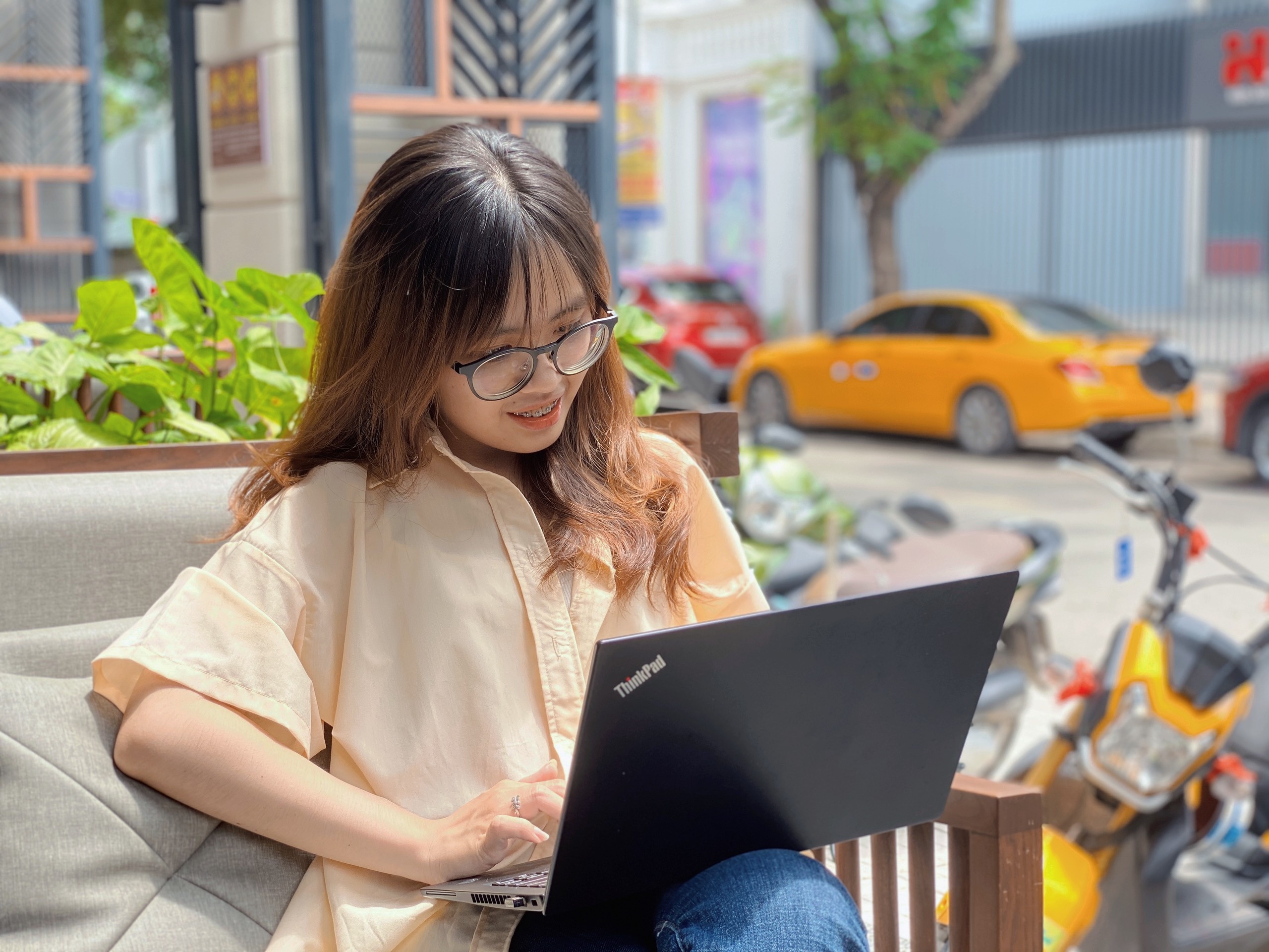 Cho hon 30 phut cho mot ly tra sua premium hinh anh