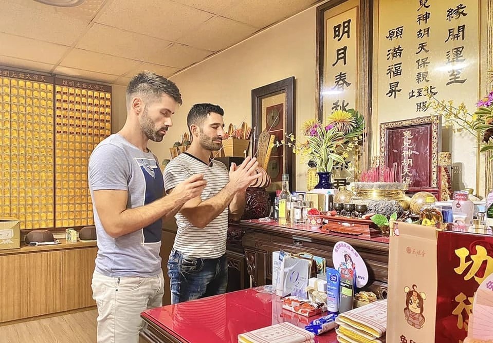 Den tho cho nguoi dong tinh o Dai Loan hinh anh