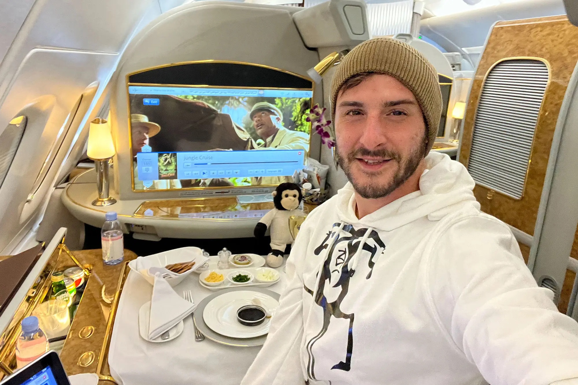 Bay hon 2.000 chuyen de thu do an tren may bay hinh anh