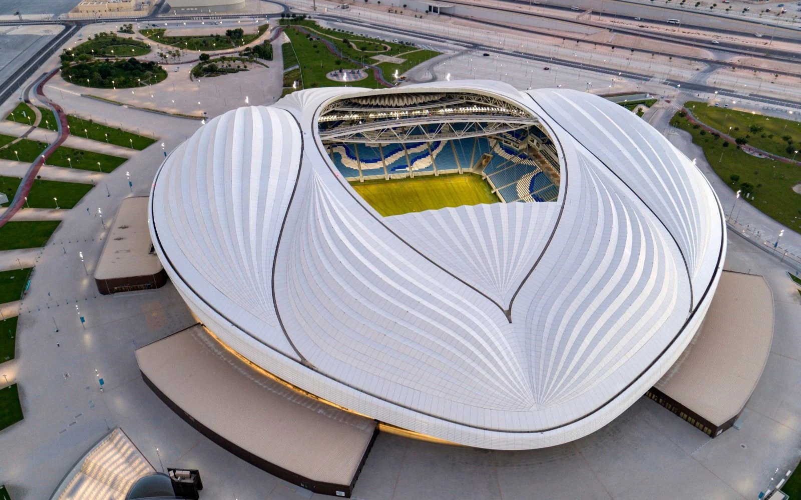 Di chuyen mien phi o Qatar de xem World Cup hinh anh