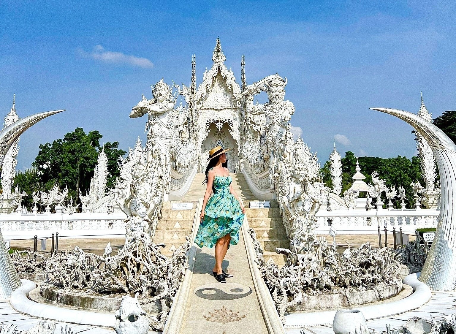 Tour nuoc ngoai cuoi nam du muc gia hinh anh