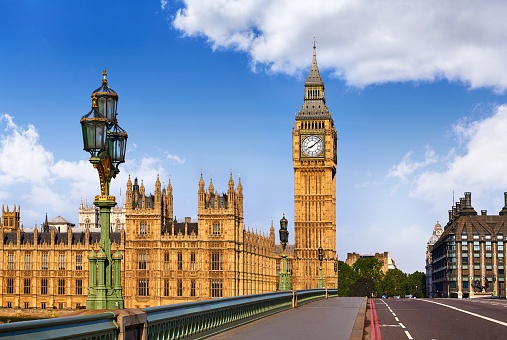 Dong ho Big Ben hoat dong tro lai hinh anh