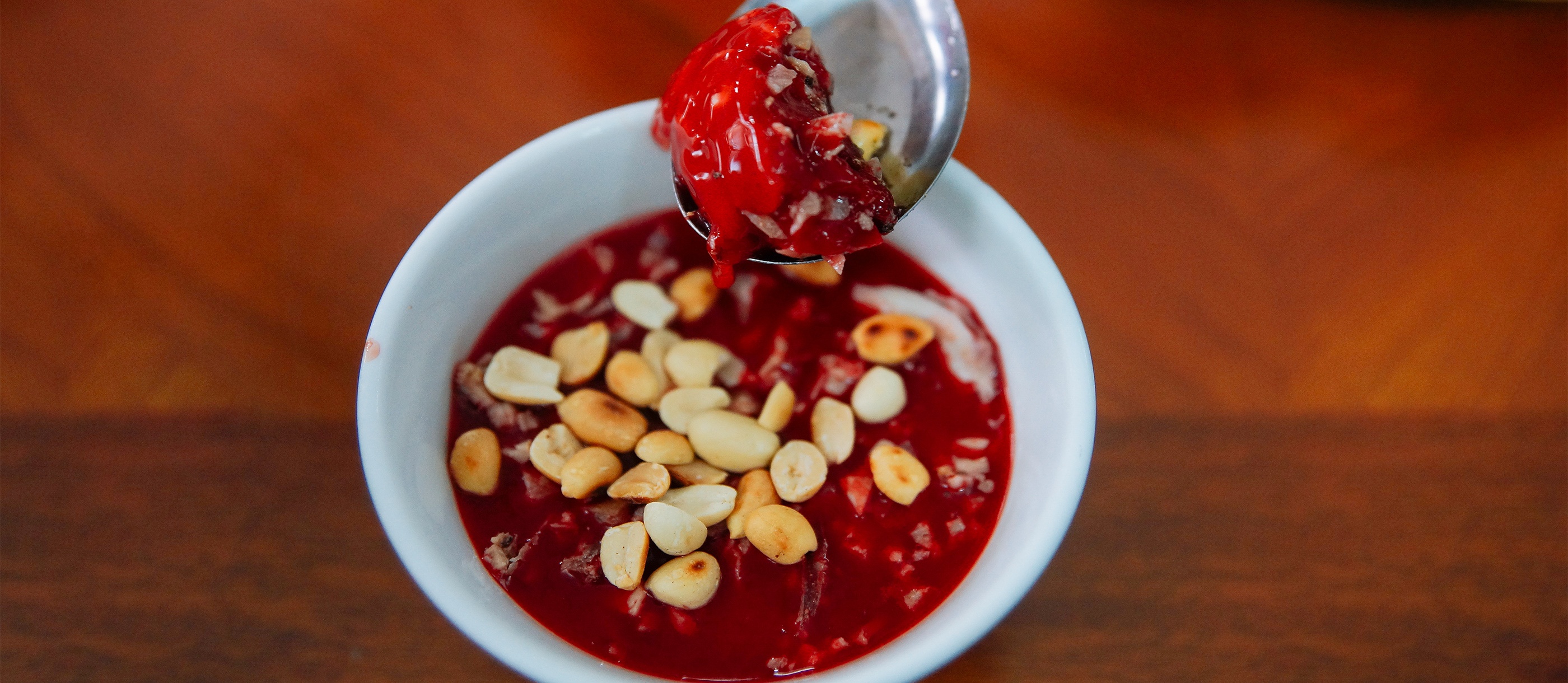 5 mon an la lung khach Tay thay dang thu o Viet Nam hinh anh