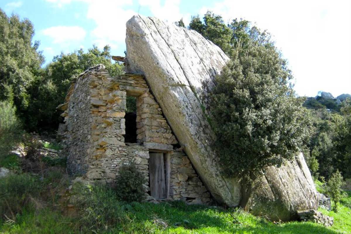 du lich Hy Lap,  nha chong cuop bien,  Dao Ikaria anh 3