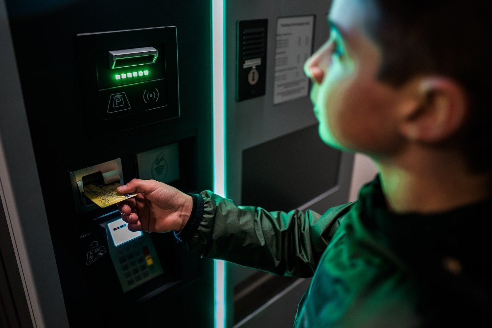 Nuoc thu phi rut tien cao nhat hinh anh