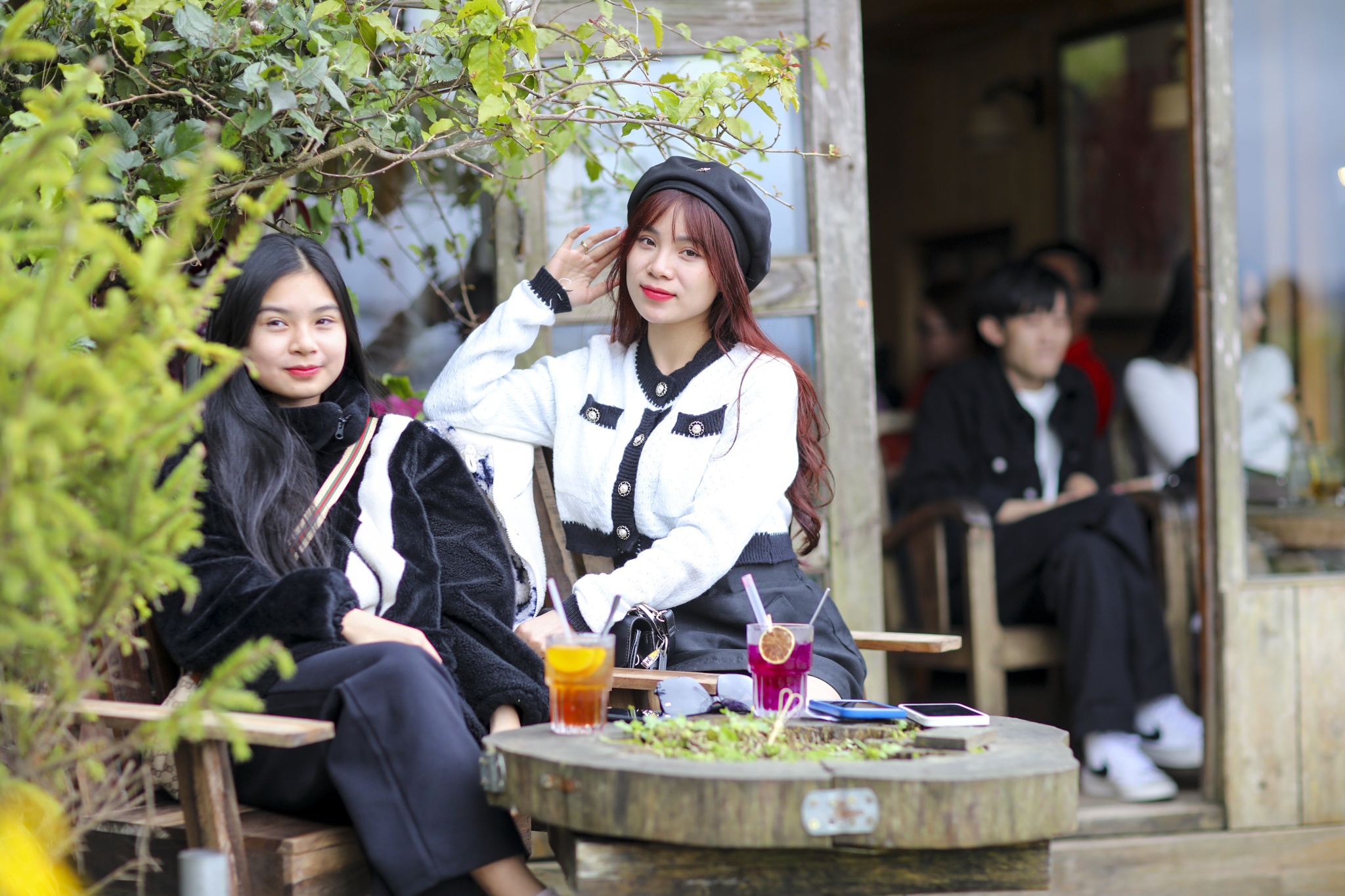 Hang quan Da Lat tap nap du khach mung 3 Tet hinh anh