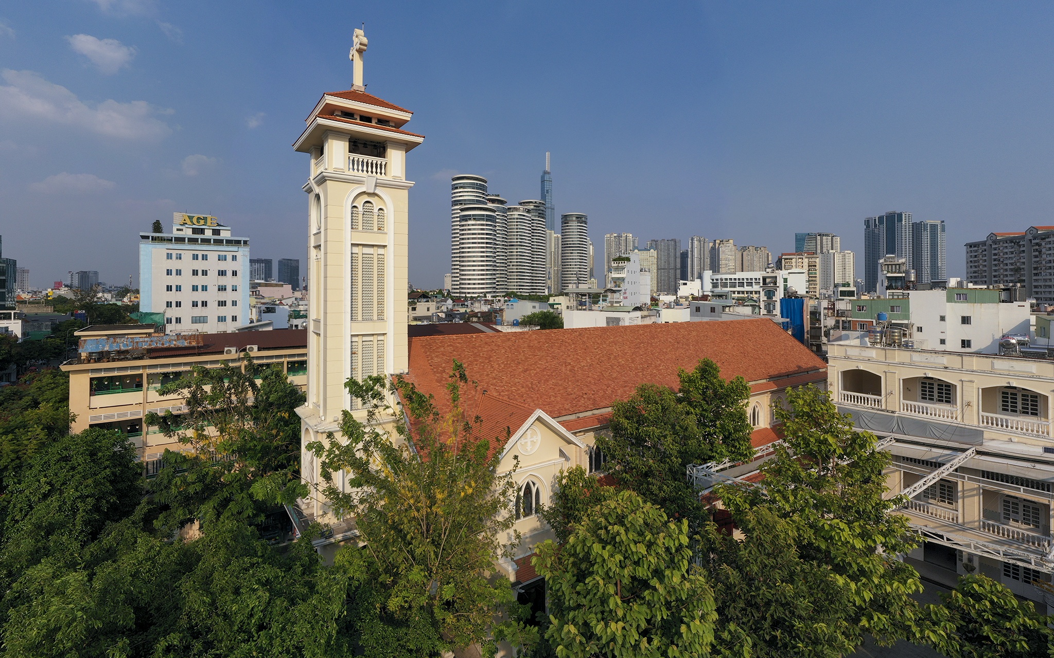 giao xu thi nghe,  nha tho dep,  nho TPHCM anh 3