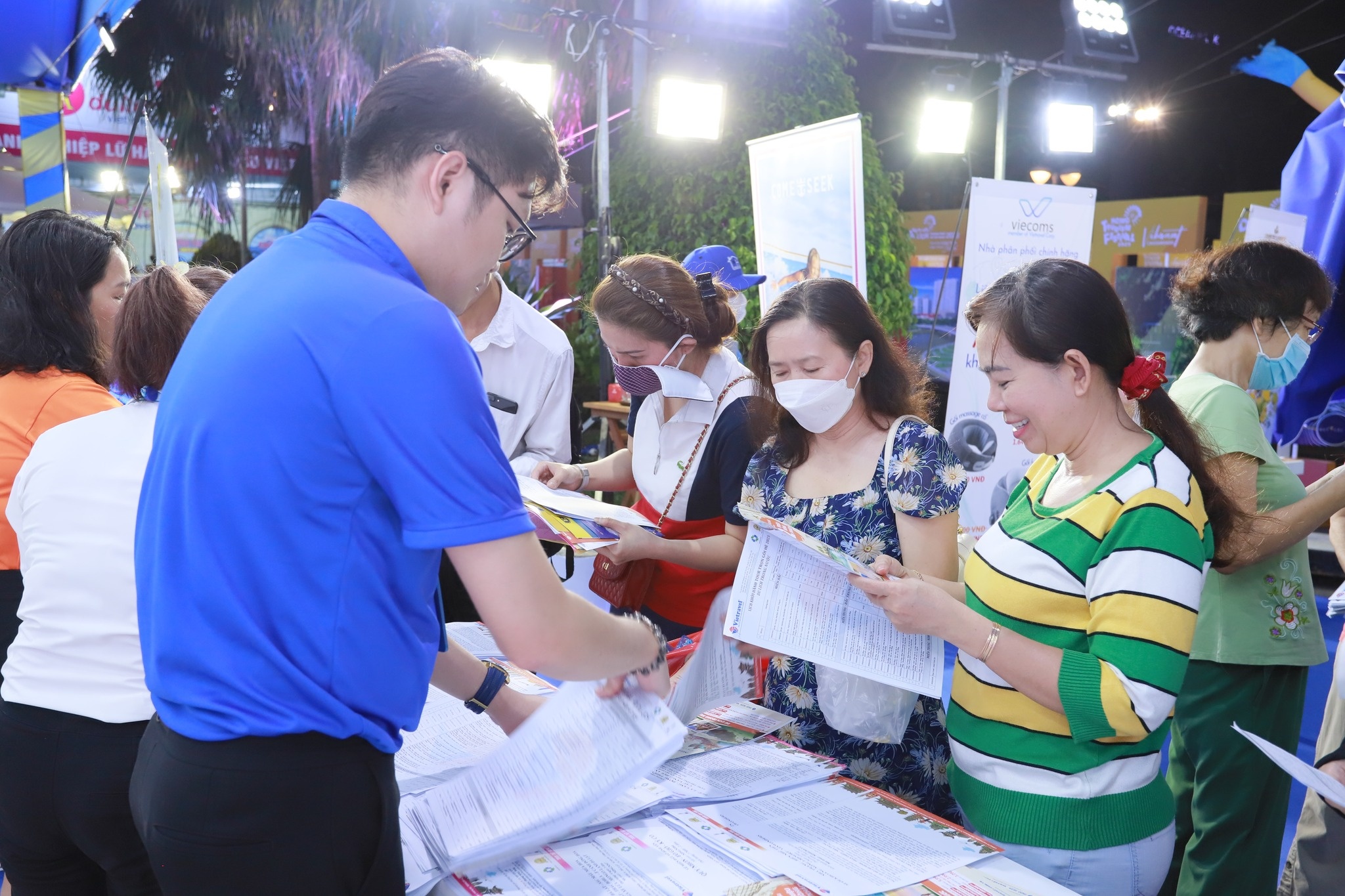 ngay hoi du lich,  du lich tphcm,  tour 30/4,  tour he,  tour du lich,  khach mua tour,  san pham du lich anh 2