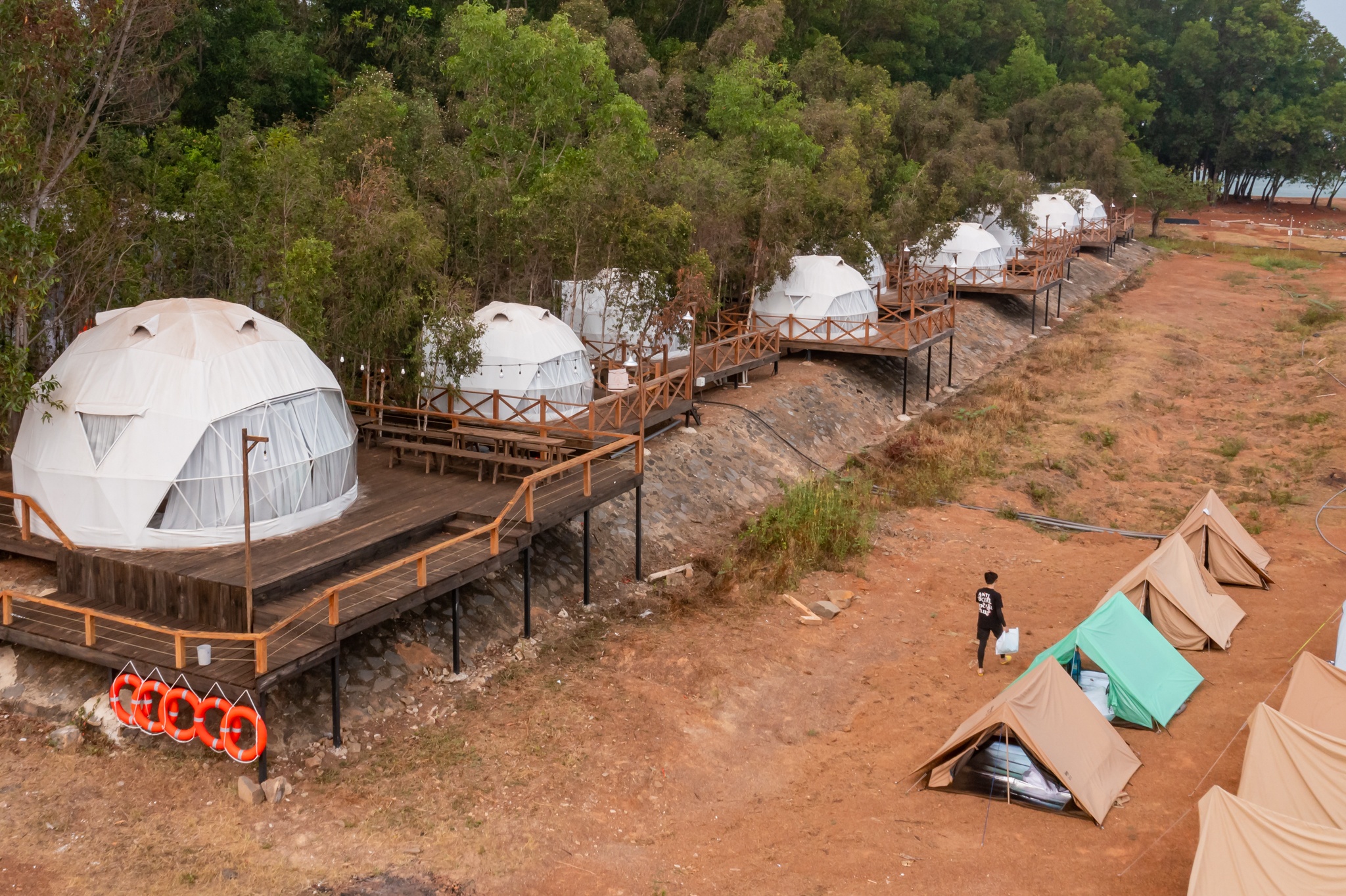 Nhieu diem cam trai tu phat quanh ho Tri An chua thao do hinh anh