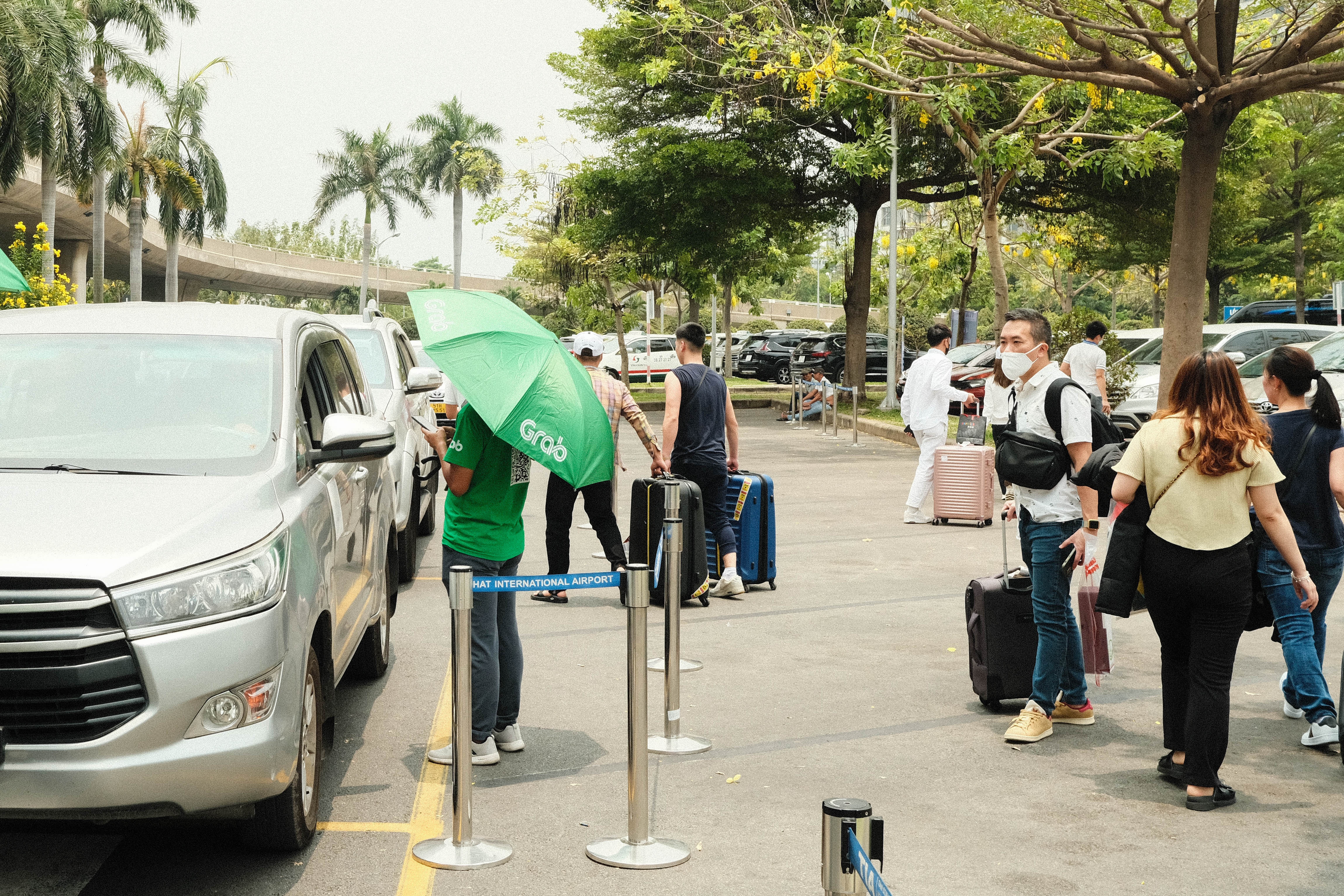 du lich tphcm,  du khach quoc te,  hang xe cong nghe,  du lich viet nam,  doi lan xe,  bai dau xe,  ga quoc te anh 2