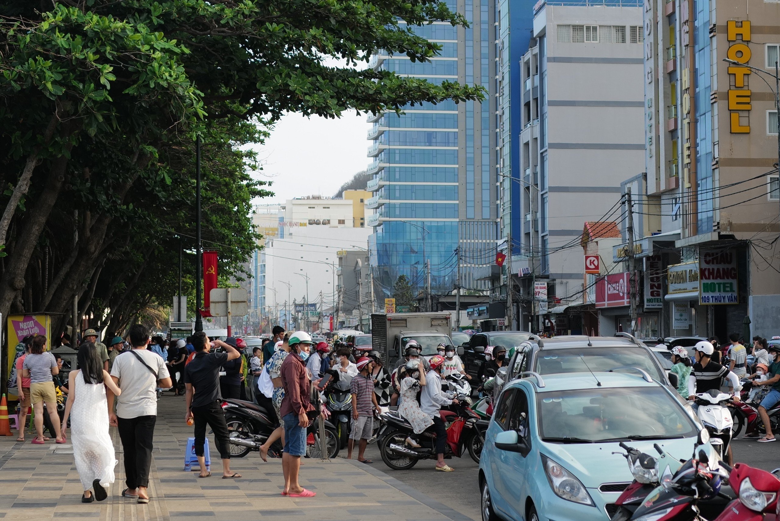 du lịch vũng tàu,  nghỉ lễ 30/4,  du lịch 30/4,  du khách tắm biển,  tắm biển vũng tàu,  biển vũng tàu 30/4 ảnh 6 du lich vung tau,  nghi le 30/4,  du lich 30/4,  du khach tam bien,  tam bien vung tau,  bien vung tau 30/4 anh 6