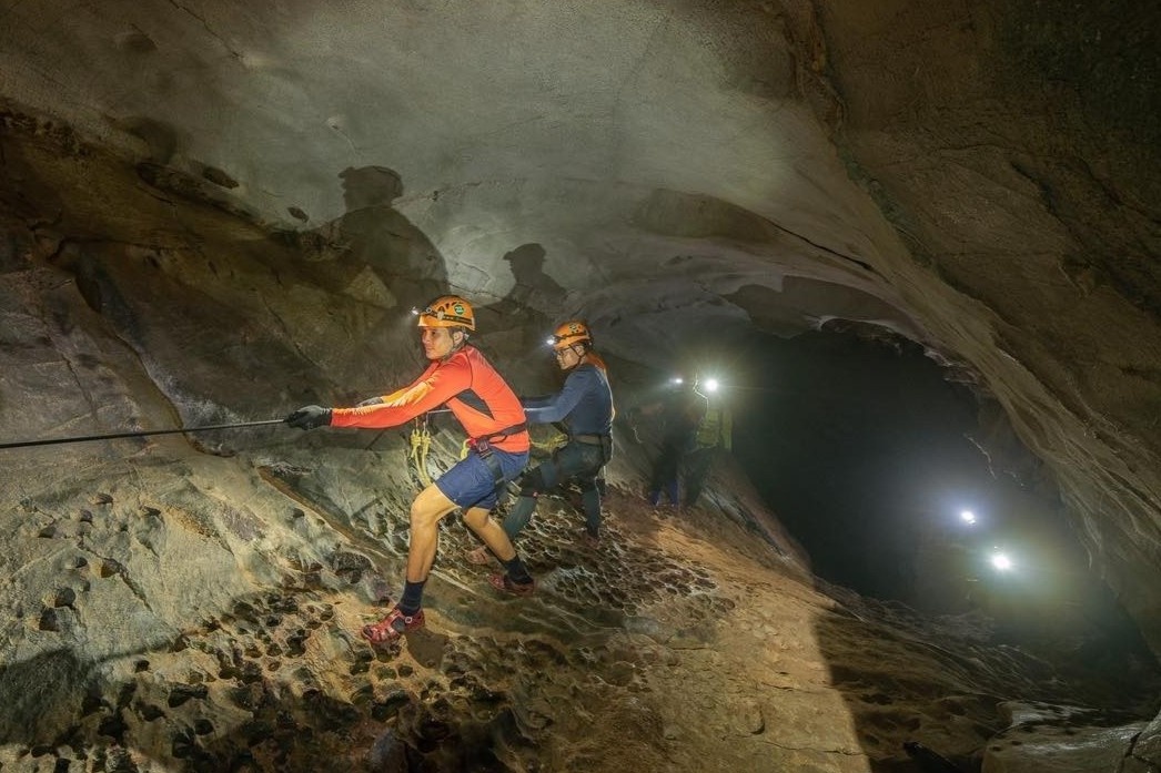 Du khach bi quay roi khong hai long voi cach xu ly cua don vi tour hinh anh