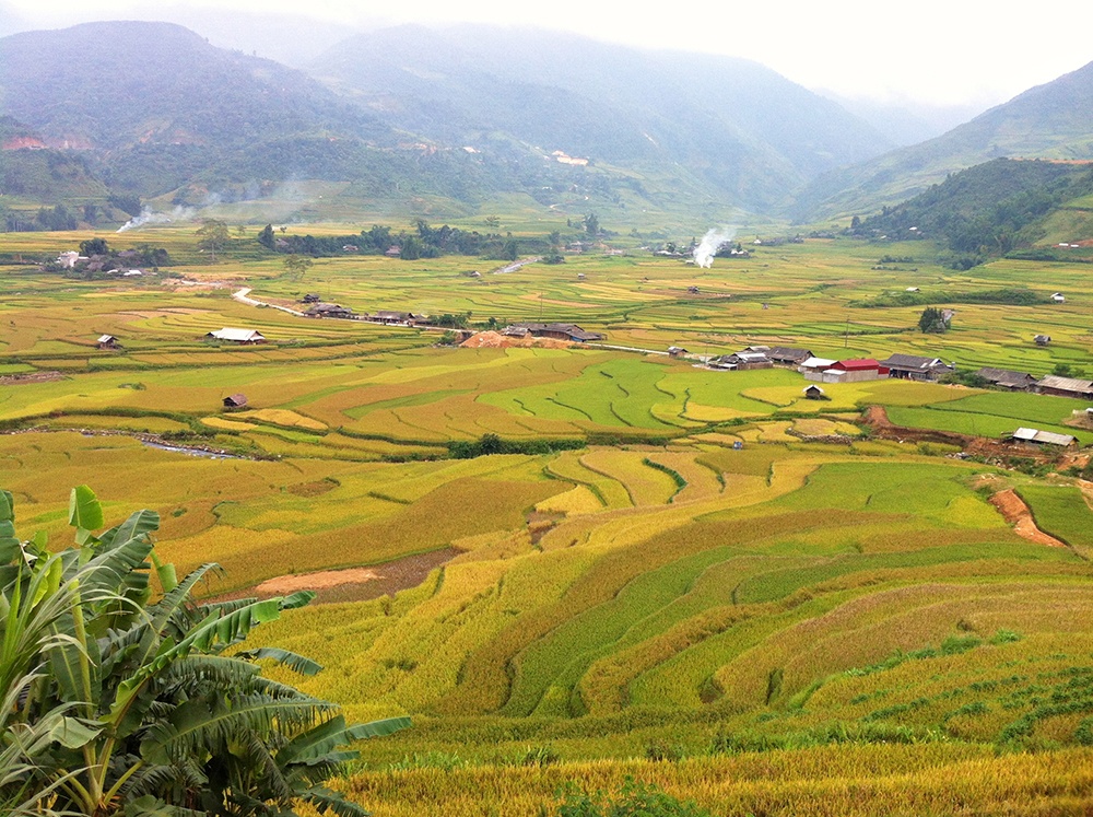 Nho con duong dat do o Mu Cang Chai hinh anh
