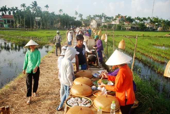 Làng quê An Mỹ nhộn nhịp đón khách. Ảnh thethaovanhoa