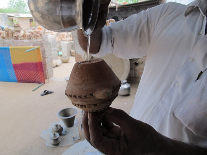 Đối với người Bishnoi, việc mời khách dùng thuốc phiện thể hiện sự hào phóng và hiếu khách. 