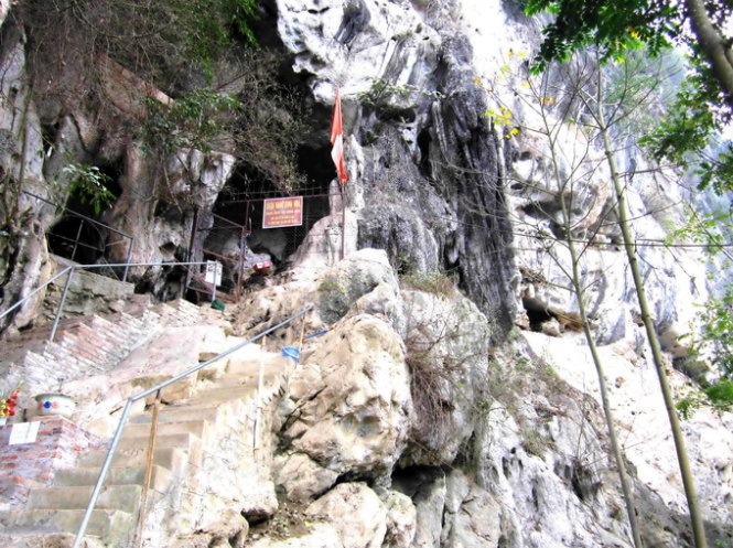 Kỳ bí ngôi chùa Hang trong lòng đá núi Chợ Chu