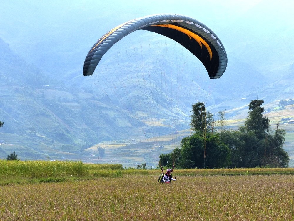 Nhưng khi hạ cánh, có khá nhiều rủi ro có thể xảy ra đối với người chơi dù. Bản thân Trang cũng nhiều lần gặp sự cố