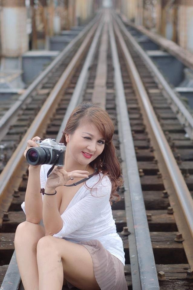 Trẻ trung, nhí nhảnh, khác với hình ảnh nhiều người hình dung về một phi công bay dù mạnh mẽ, cá tính