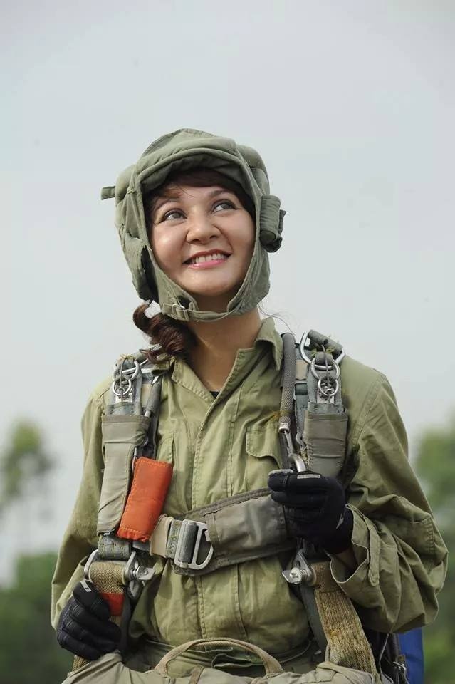 Phút rạng rỡ của vận động viên dù tròn Thu Trang