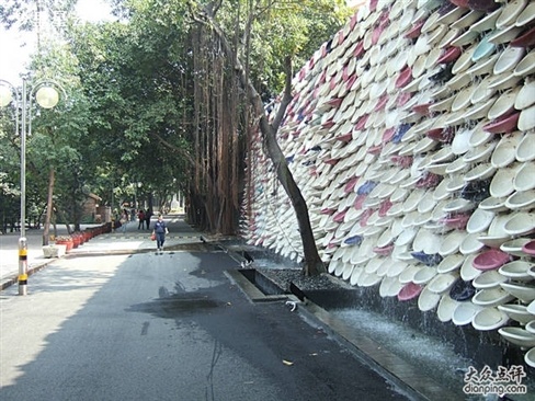  sau 5 năm ra mắt, đến nay người dân và khách du lịch đã quá quen với hình tượng này và không còn phản đối.