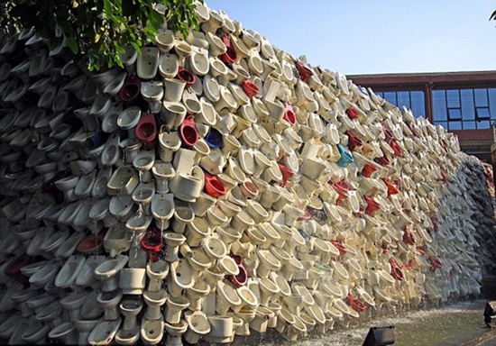 Thậm chí công viên này còn trở thành một danh lam thắng cảnh nổi tiếng ở Phật Tích. Rất nhiều du khách đến với công viên Thạch Loan chỉ để tham quan, chiêm ngưỡng và chụp ảnh với thác nước độc đáo có 1-0-2 này.