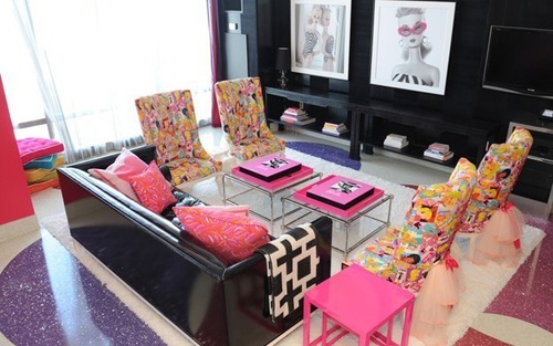 Khách sạn The Palms nằm ở Las Vegas là nơi yêu thích của những em gái. Đến nơi này, những cô bé như được sống trong thế giới thật của Ngôi nhà Mơ ước của Barbie. Cách trang trí, đồ vật, màu sắc đều được mô phỏng từ thế giới búp bê Barbie. 