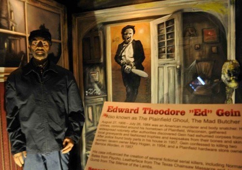 Bảo tàng sáp Criminals Hall of Fame ở thành phố Niagara Falls, Canada. Nơi đây trưng bày hơn 40 bức tượng sáp của những kẻ giết người hàng loạt khét tiếng nhất trong lịch sử.