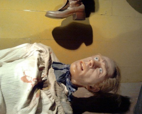 Bảo tàng sáp Witches and Seafarers ở Salem, Massachusetts, Mỹ. Những hiện vật ở đây tập chung vào lịch sử hàng hải ở Salem. Du khách sẽ cảm thấy không khí u ám, bí ẩn của ma thuật, và chết chóc ở những lá cờ ma quỉ, những hình nộm kinh dị.