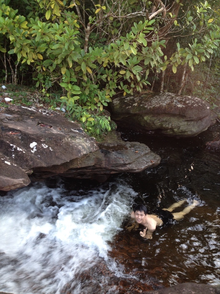 Trong dòng nước ngọt suối Đá Bàn..