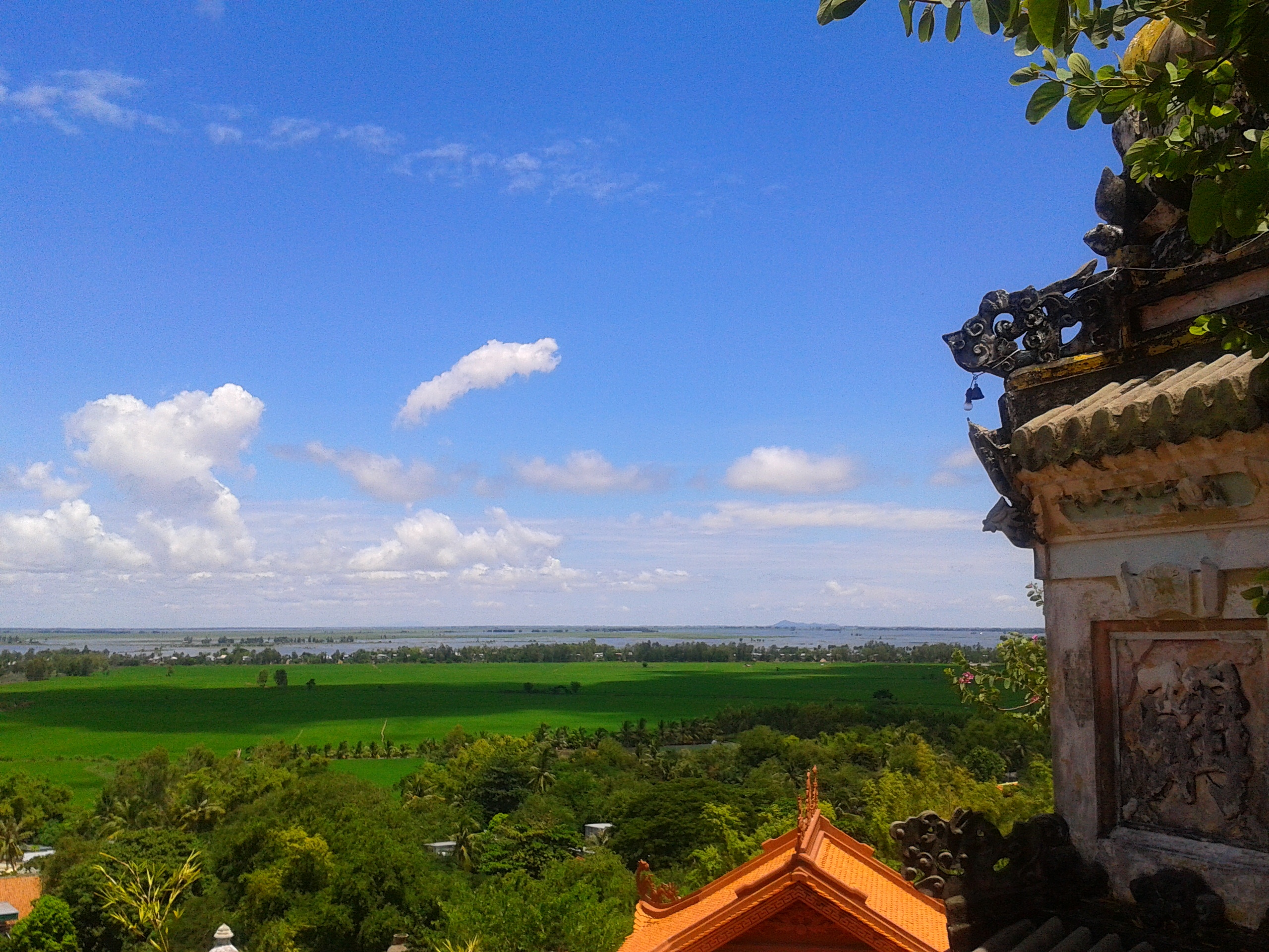 Du khach hien ke cach thu hut khach den mieu Ba chua Xu hinh anh