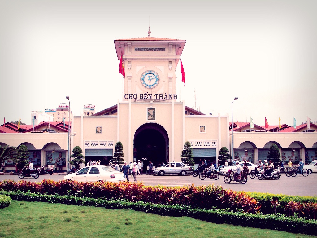 Chợ Bến Thành là điểm du lịch không thể bỏ qua khi đến TP.HCM. Chợ Bến Thành vừa kỉ niệm 100 tuổi