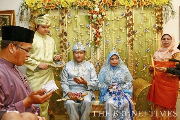 Dam cuoi o Thanh duong Hoi giao lon nhat Dong Nam A hinh anh