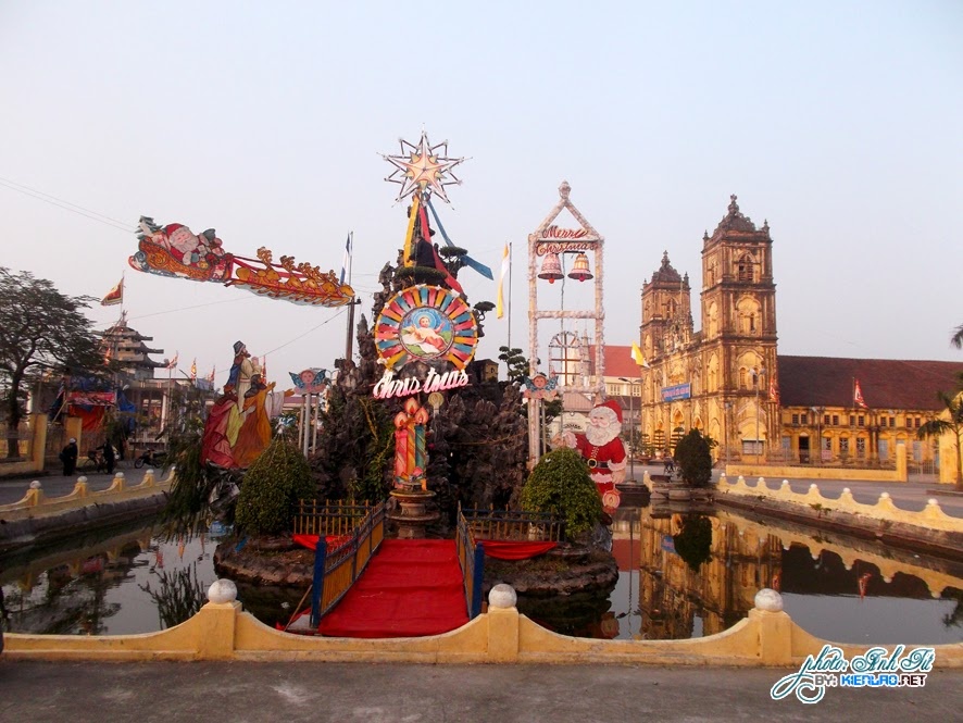 Giáng sinh ở nhà thờ Kiên Lao trong xứ đạo Bùi Chu. Ảnh kienlao.net