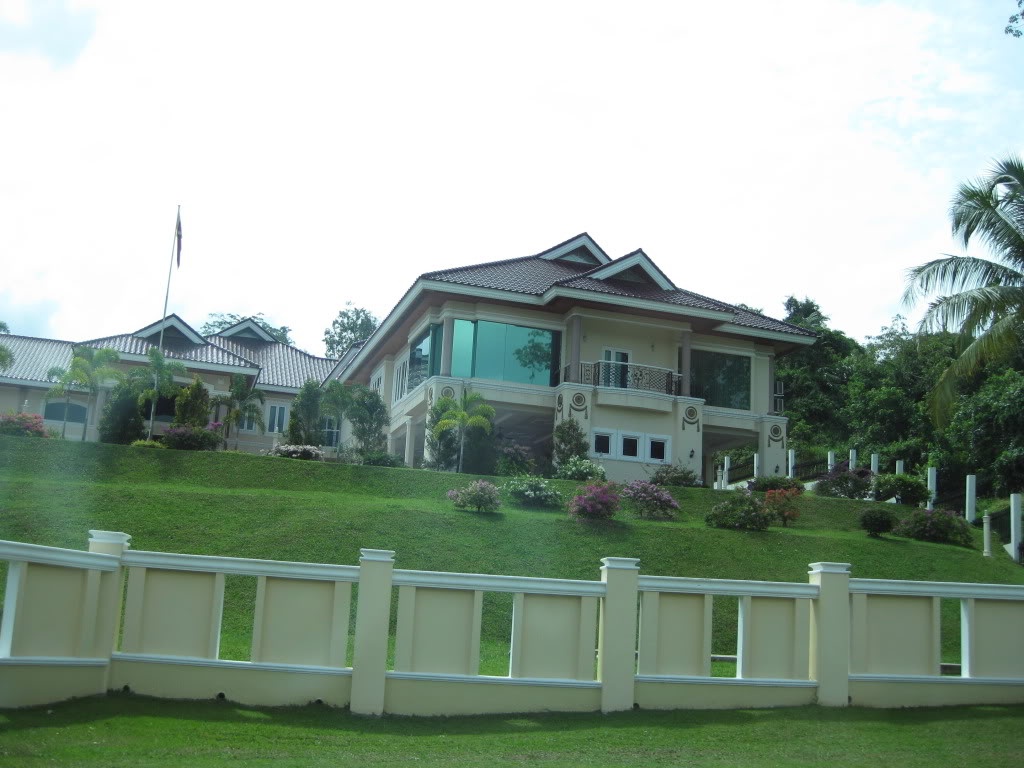 Những ngôi nhà ở Brunei rất đẹp do Nhà nước cấp cho người dân. Ảnh