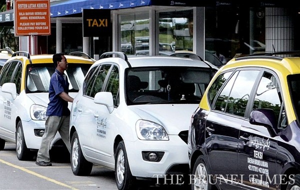 Taxi ở Brunei rất ít, muốn đi là phải gọi điện đặt trước. Ảnh The Brunei Times