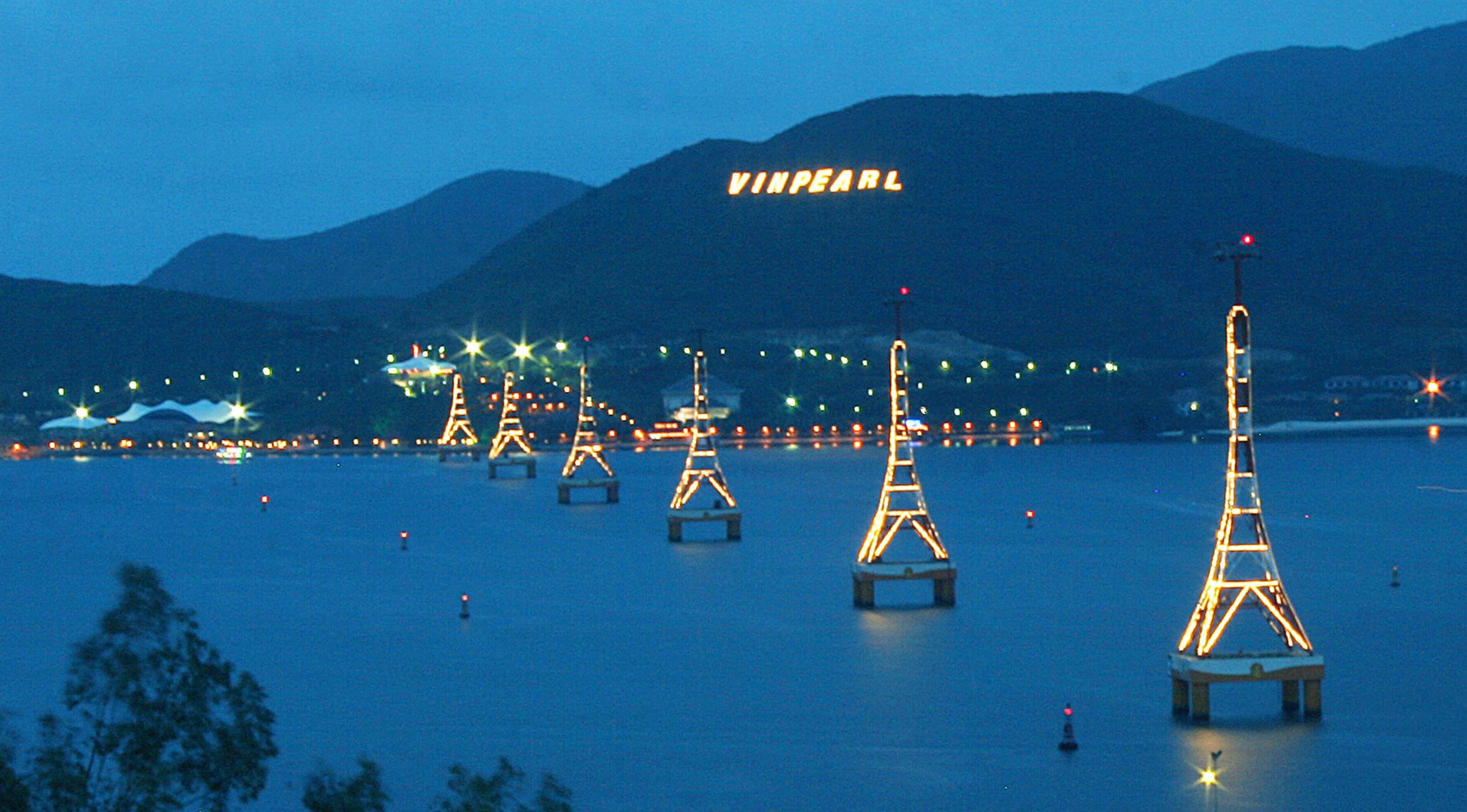 Đến khu Vinpearl Land Nha Trang sẽ được trải nghiệm cáp treo qua biển dài nhất Việt Nam.
