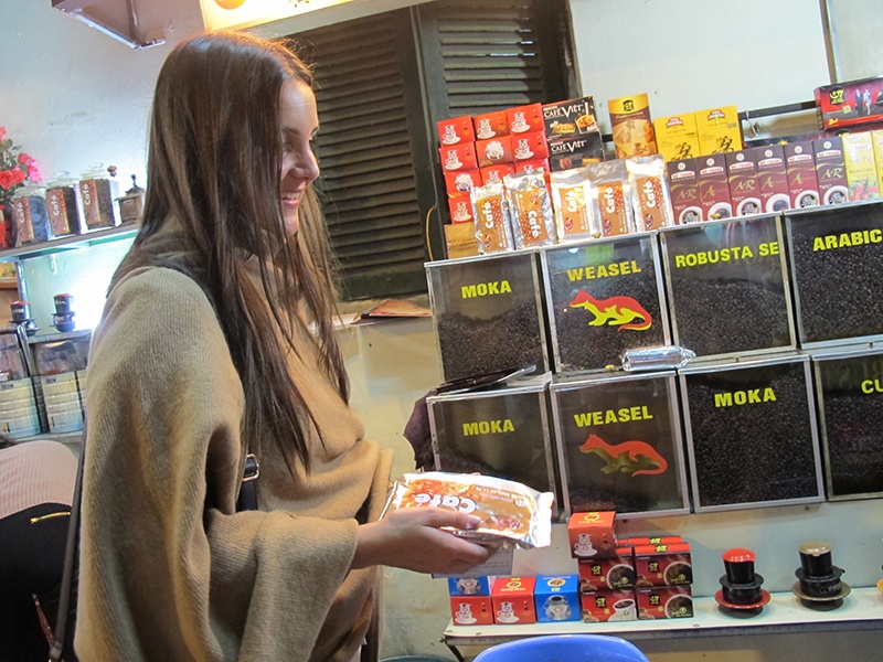 Tai sao khach Tay thich ca phe rang xay Viet? hinh anh