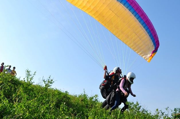 Hoc the nao de co the bay luon tren troi Viet? hinh anh