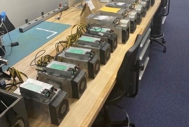 Giao vien trung hoc My bi bat giu vi dao coin o truong hinh anh